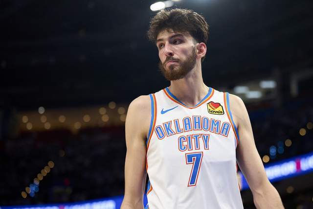 泰山0-1横滨数据：射门23-15射正8-7 红牌1-1